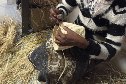 L'Art du Crochetage et du Tressage du Raphia à Madagascar