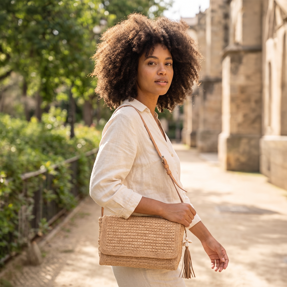 ALT charm en coquillage et bijou en raphia