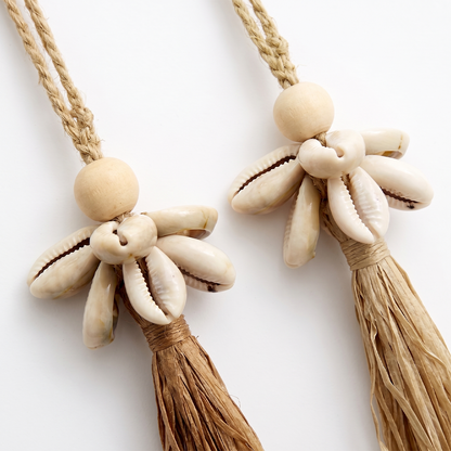 ALT charm en coquillage et raphia été