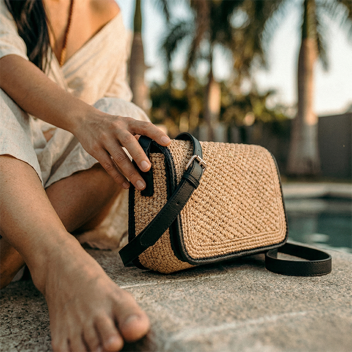 ALT pochette en raphia fait main noire pour femme